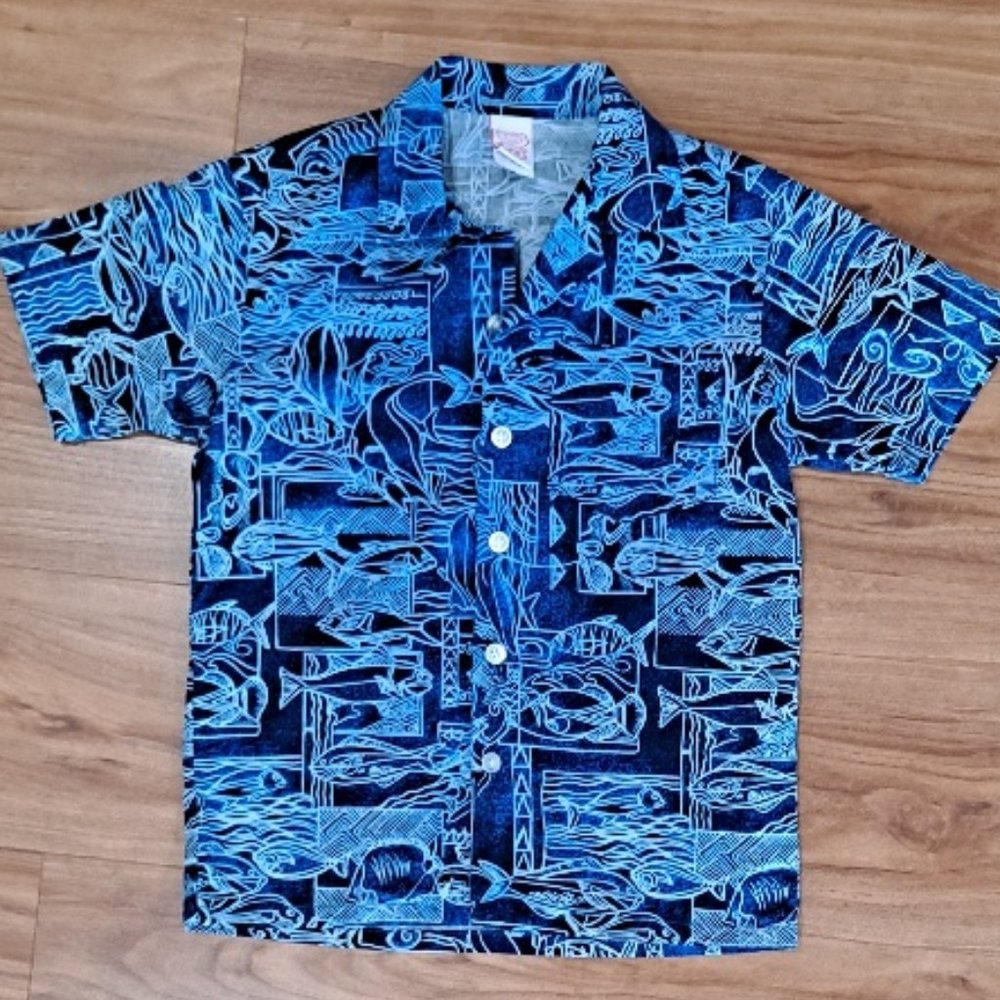 Boy's aloha shirt excellent condition size 7 fish design